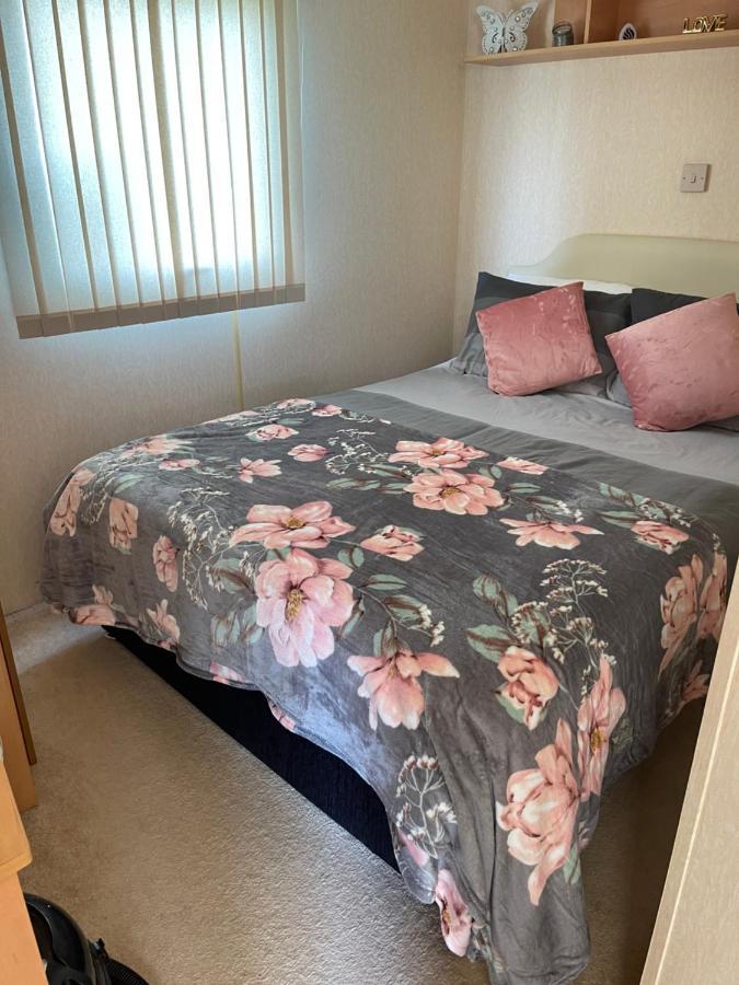 Yellow 3 Caravan Ingoldmells 6 Berth 3 Bedrooms *
