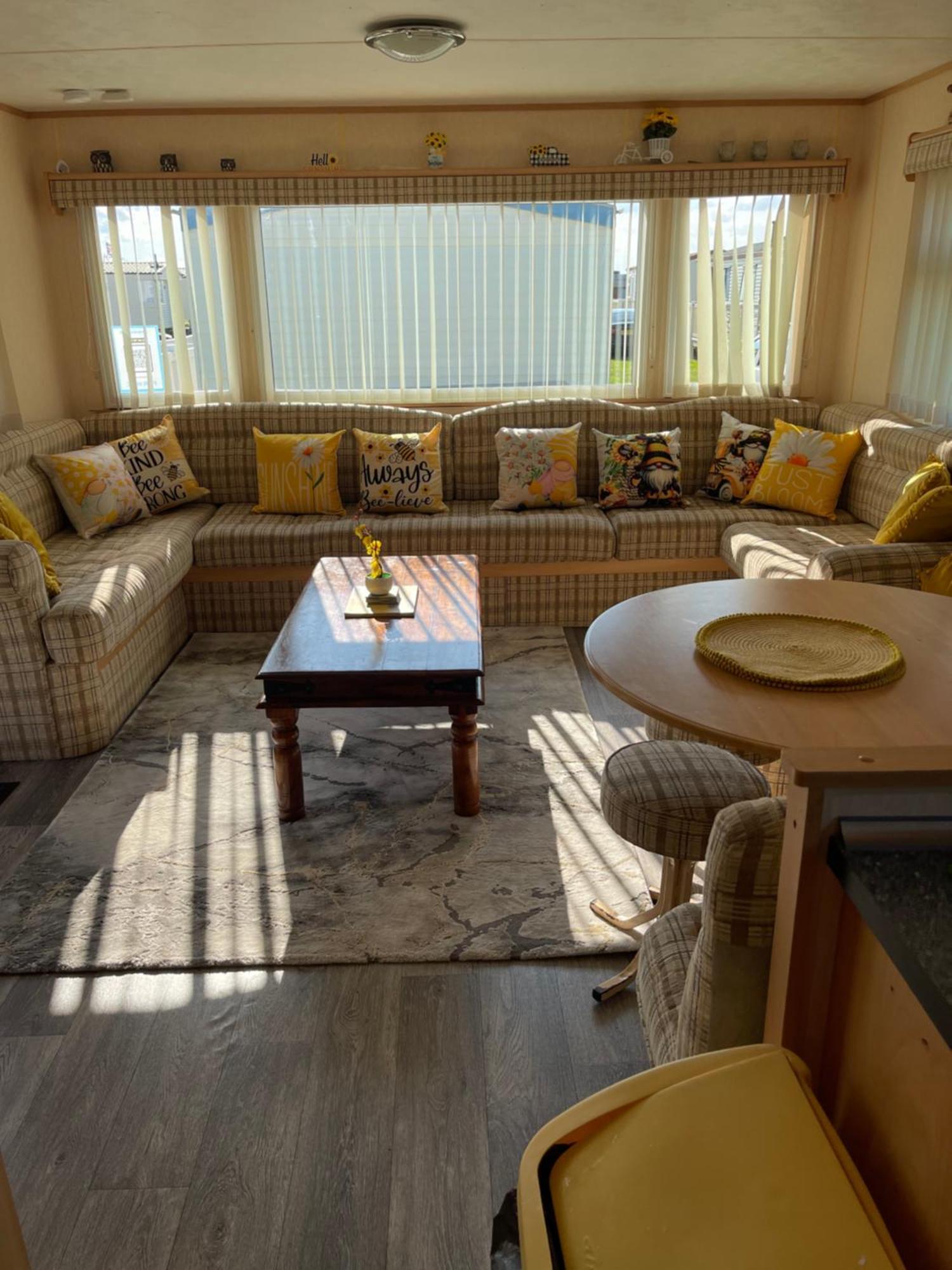 Yellow 3 Caravan Ingoldmells 6 Berth 3 Bedrooms *